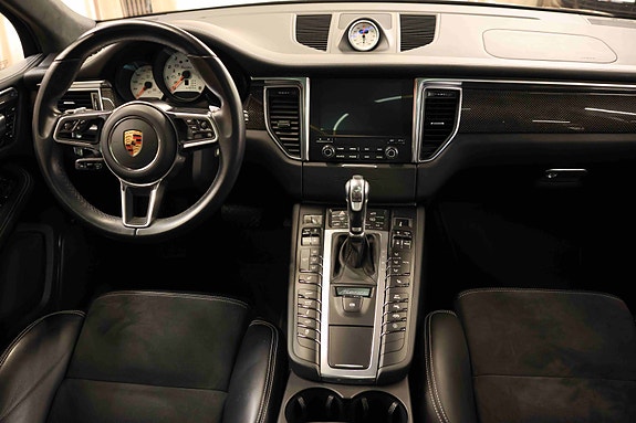 Porsche Macan Turbo 20 of 30