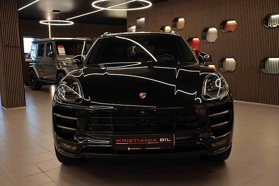 Porsche Macan Turbo 4 of 30
