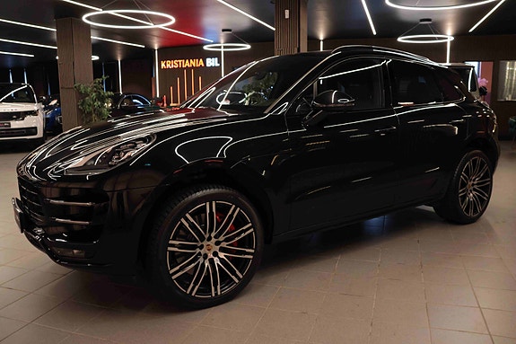 Porsche Macan Turbo 5 of 30