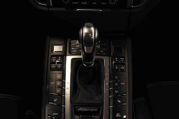 Porsche Macan Turbo 24 of 30