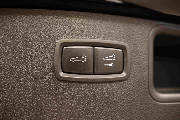Porsche Macan Turbo 29 of 30