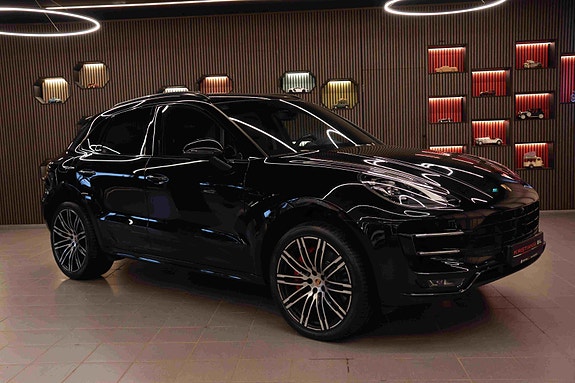 Porsche Macan Turbo 2 of 30