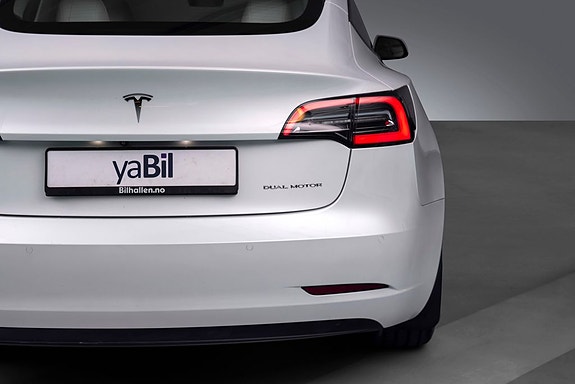 Tesla Model 3 8 of 23