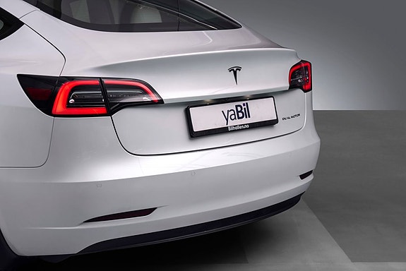 Tesla Model 3 6 of 23
