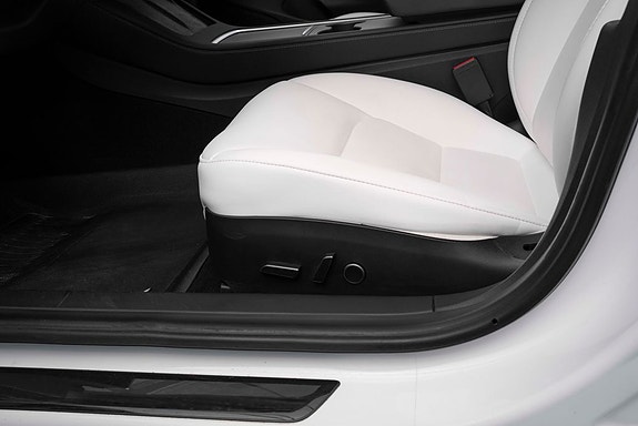 Tesla Model 3 18 of 23
