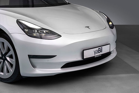 Tesla Model 3 2 of 23