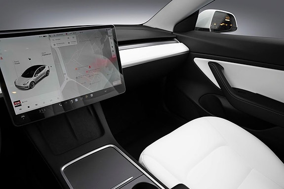 Tesla Model 3 10 of 23