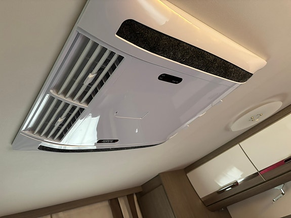 Dethleffs Magic Edition | Solcelle // Aircondition // Sykkelstativ // Ryggekamera // Markise // Automat 24 of 30