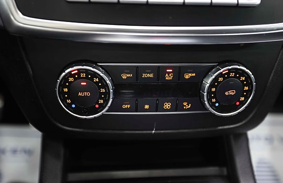 Mercedes-Benz ML250 25 of 30
