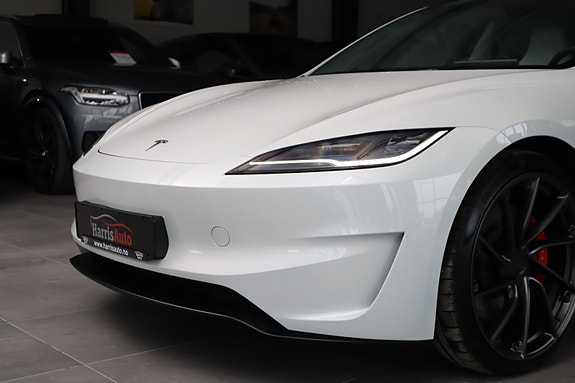 Tesla Model 3 9 of 30