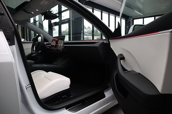 Tesla Model 3 25 of 30