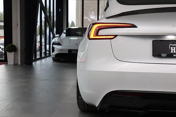Tesla Model 3 14 of 30
