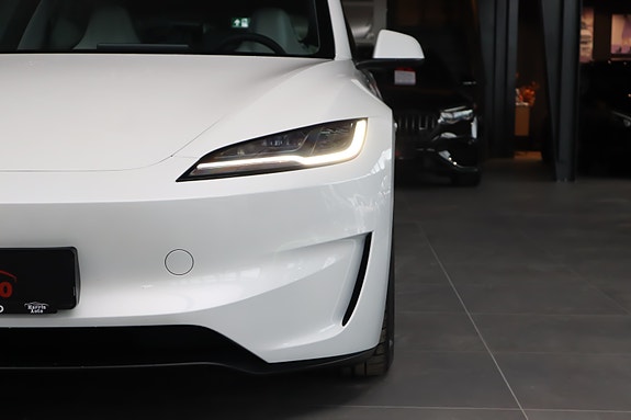 Tesla Model 3 8 of 30