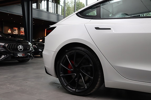 Tesla Model 3 20 of 30