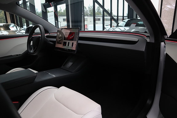 Tesla Model 3 26 of 30