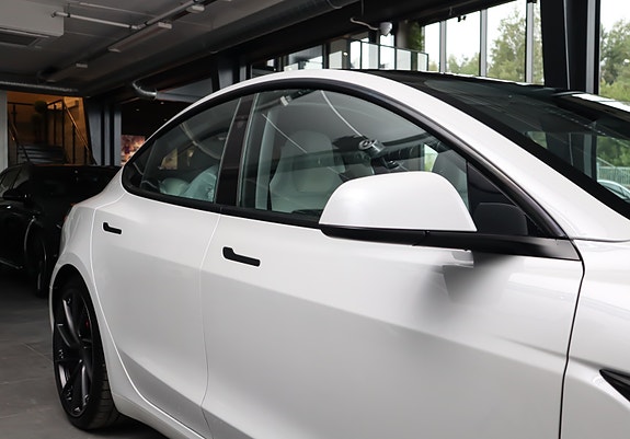 Tesla Model 3 5 of 30