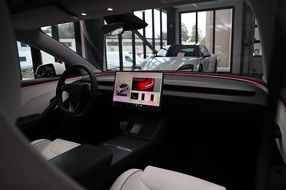Tesla Model 3 29 of 30