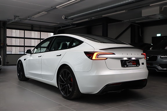 Tesla Model 3 11 of 30
