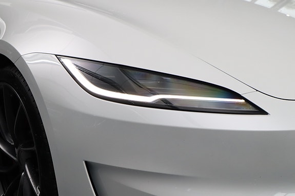 Tesla Model 3 4 of 30