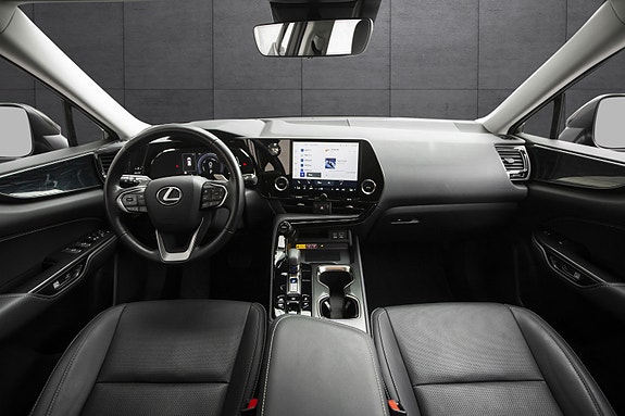 Lexus NX450h 7 of 19