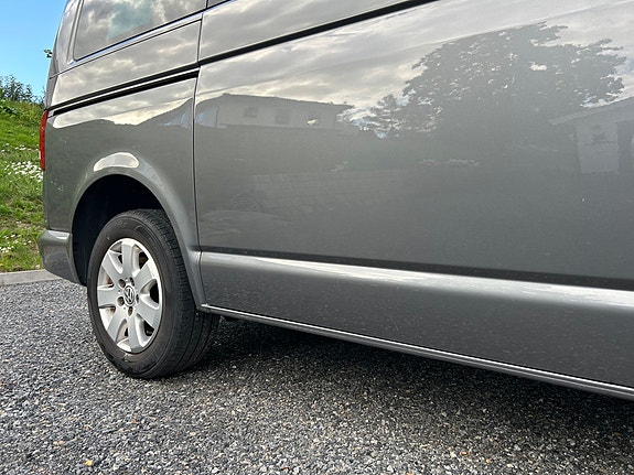 Volkswagen Multivan 7 of 30