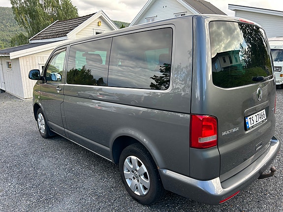 Volkswagen Multivan 14 of 30