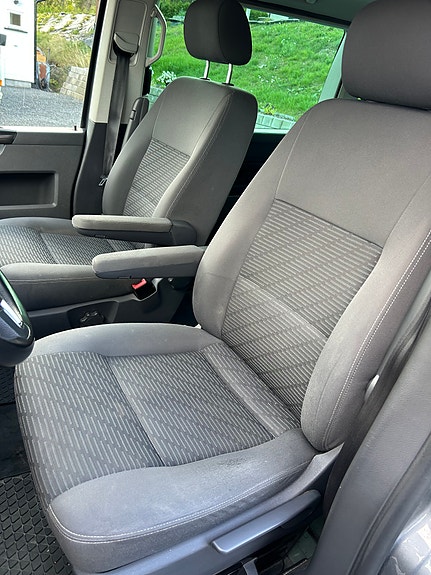 Volkswagen Multivan 22 of 30