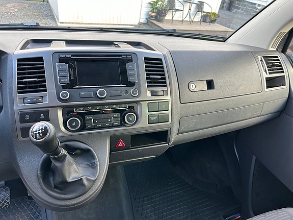 Volkswagen Multivan 26 of 30