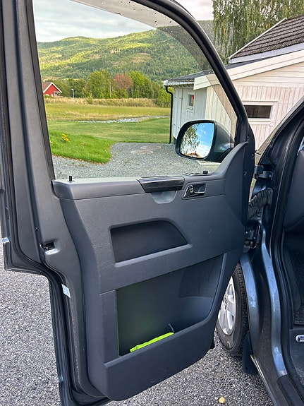 Volkswagen Multivan 20 of 30