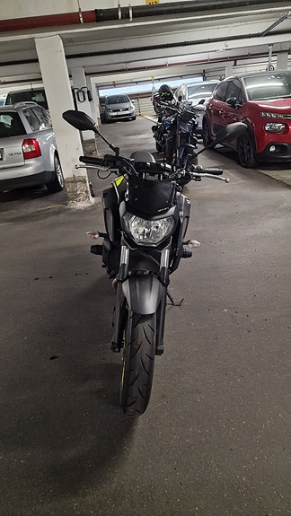 Yamaha MT-07 4 of 10