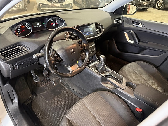 Peugeot 308 SW 20 of 30