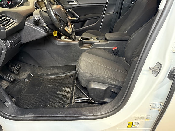 Peugeot 308 SW 21 of 30