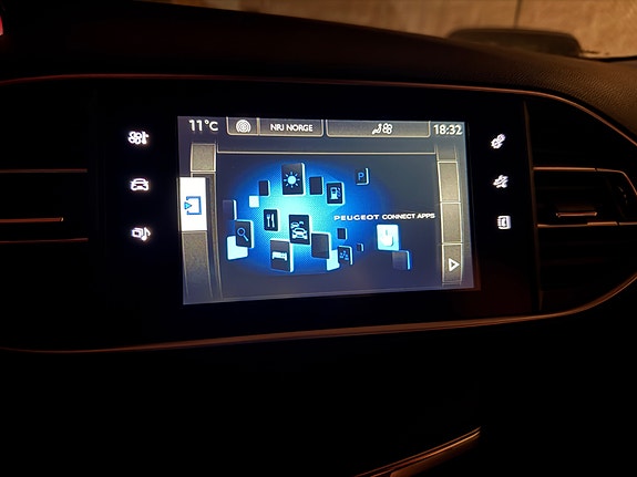 Peugeot 308 SW 29 of 30