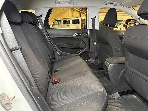 Peugeot 308 SW 13 of 30