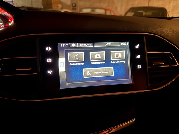 Peugeot 308 SW 28 of 30