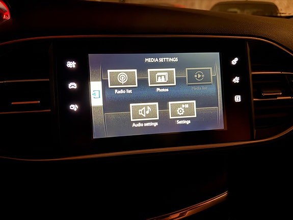 Peugeot 308 SW 27 of 30