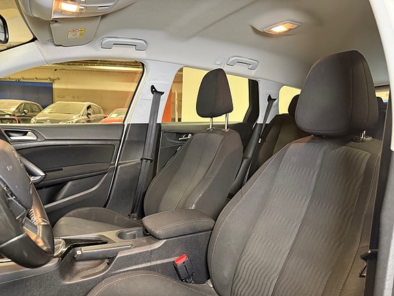 Peugeot 308 SW 23 of 30