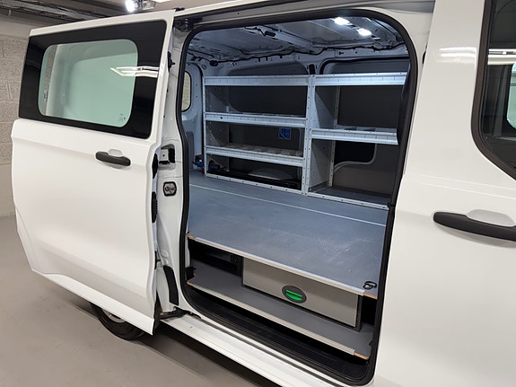 Ford Transit Custom 17 of 30