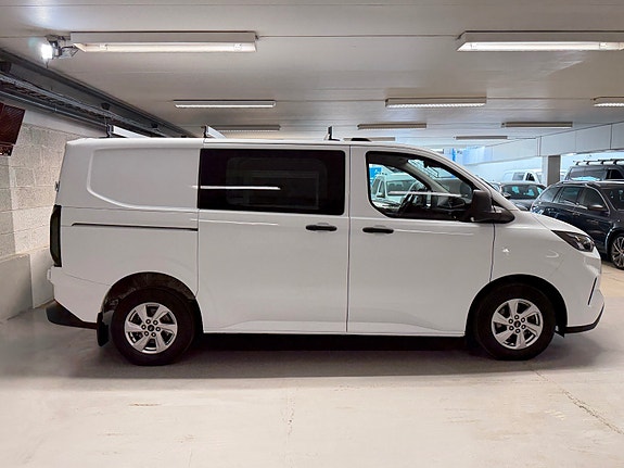 Ford Transit Custom 12 of 30