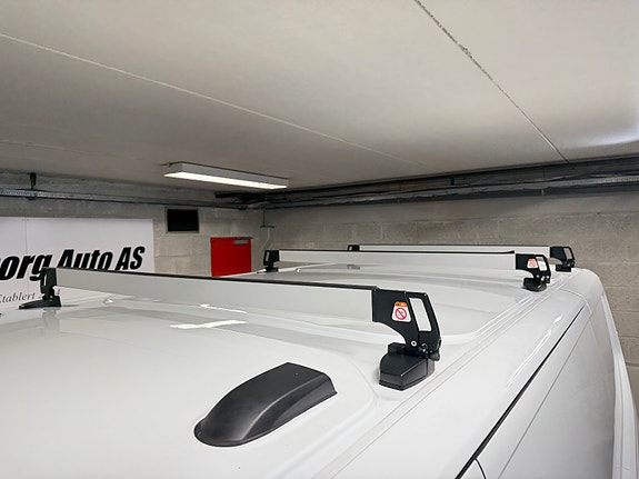 Ford Transit Custom 13 of 30