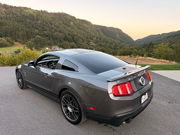 Ford Mustang 9 of 30