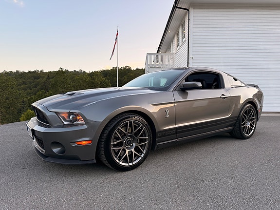 Ford Mustang 4 of 30