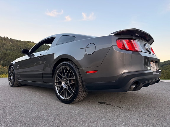 Ford Mustang 8 of 30