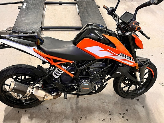 KTM 125 Duke 3 of 13