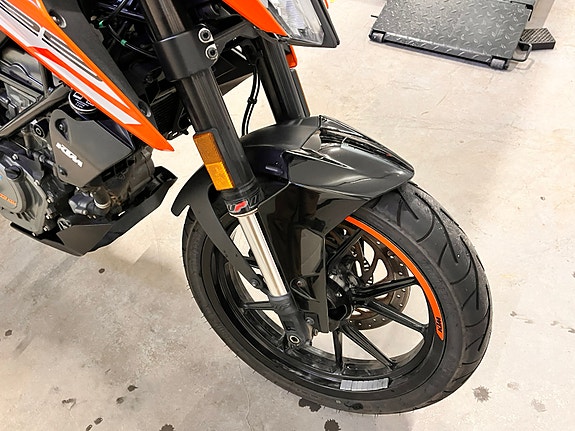 KTM 125 Duke 5 of 13