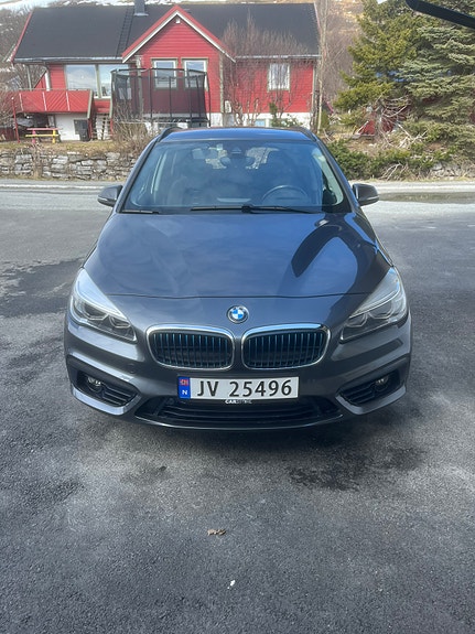 BMW 225xe 2 of 15