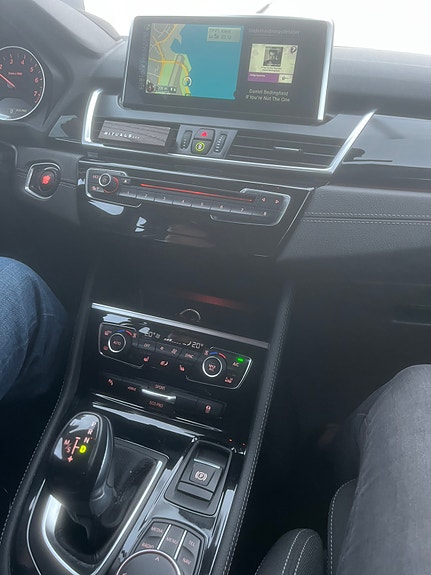 BMW 225xe 9 of 15