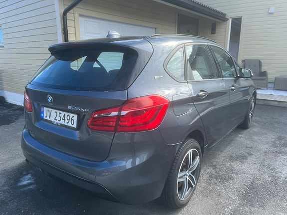 BMW 225xe 5 of 15