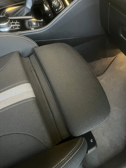 BMW 225xe 13 of 15