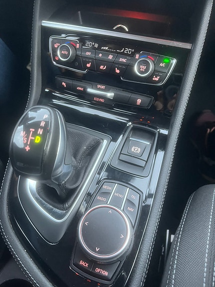 BMW 225xe 11 of 15